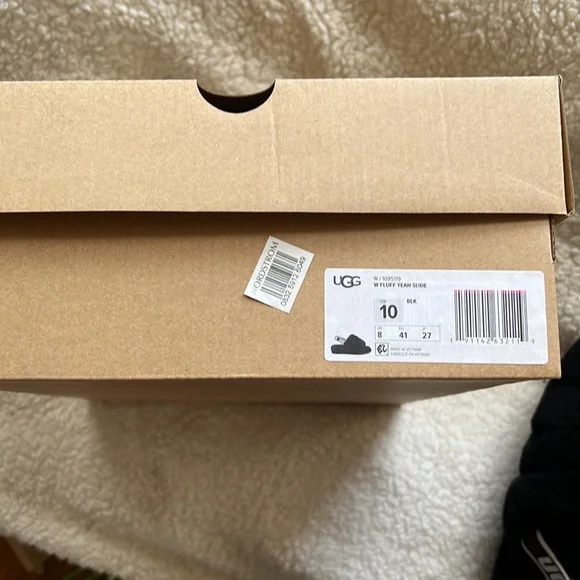 New ugg slippers - Picture 5 of 5